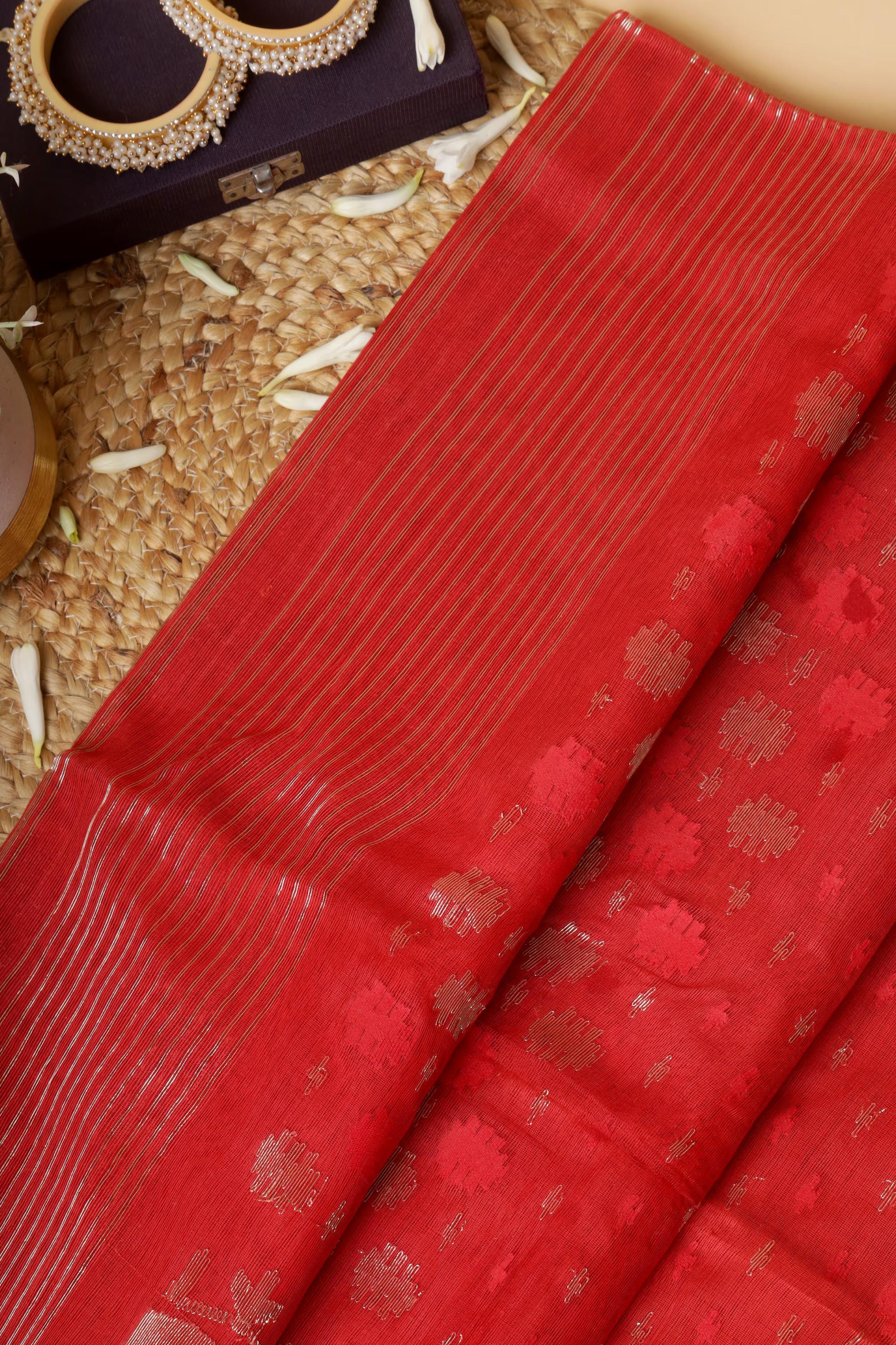 Handloom Dhakai Jamdani saree in Red - Blouse piece not included 3 - Red Pure Jamdani Cotton saree