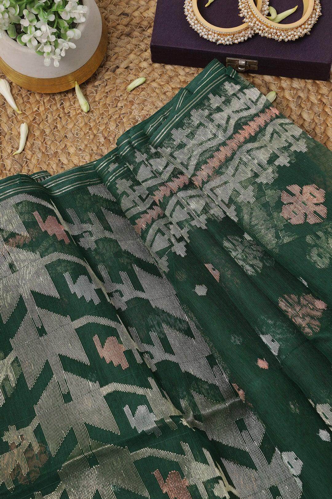Handloom Dhakai Jamdani saree in Emerald green view 3 - Emerald Green Jamdani silk saree