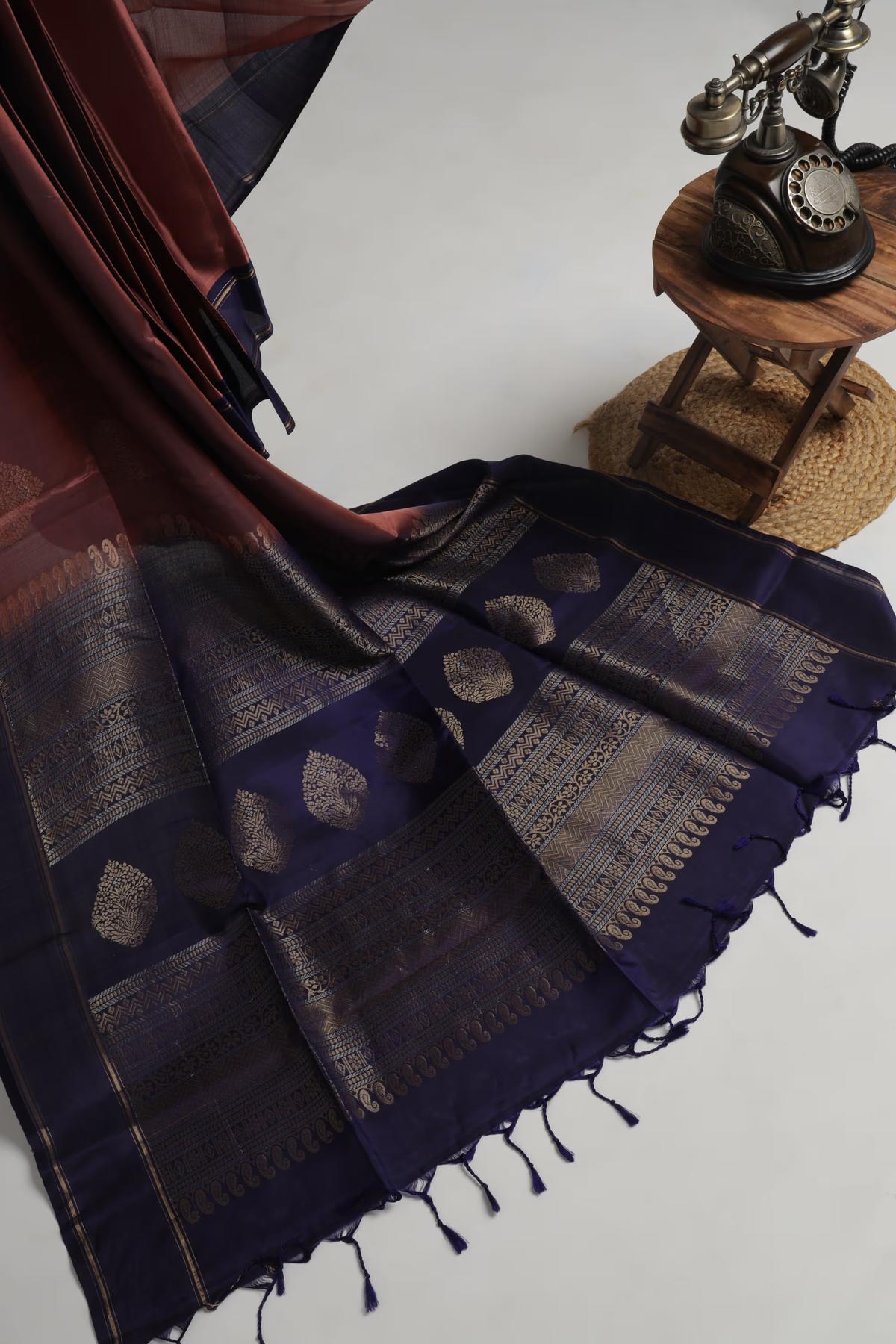 Handloom Maheshwari silk saree in Rust and Navy Blue view 5 - Rust with Navy  Blue Maheshwari silk saree