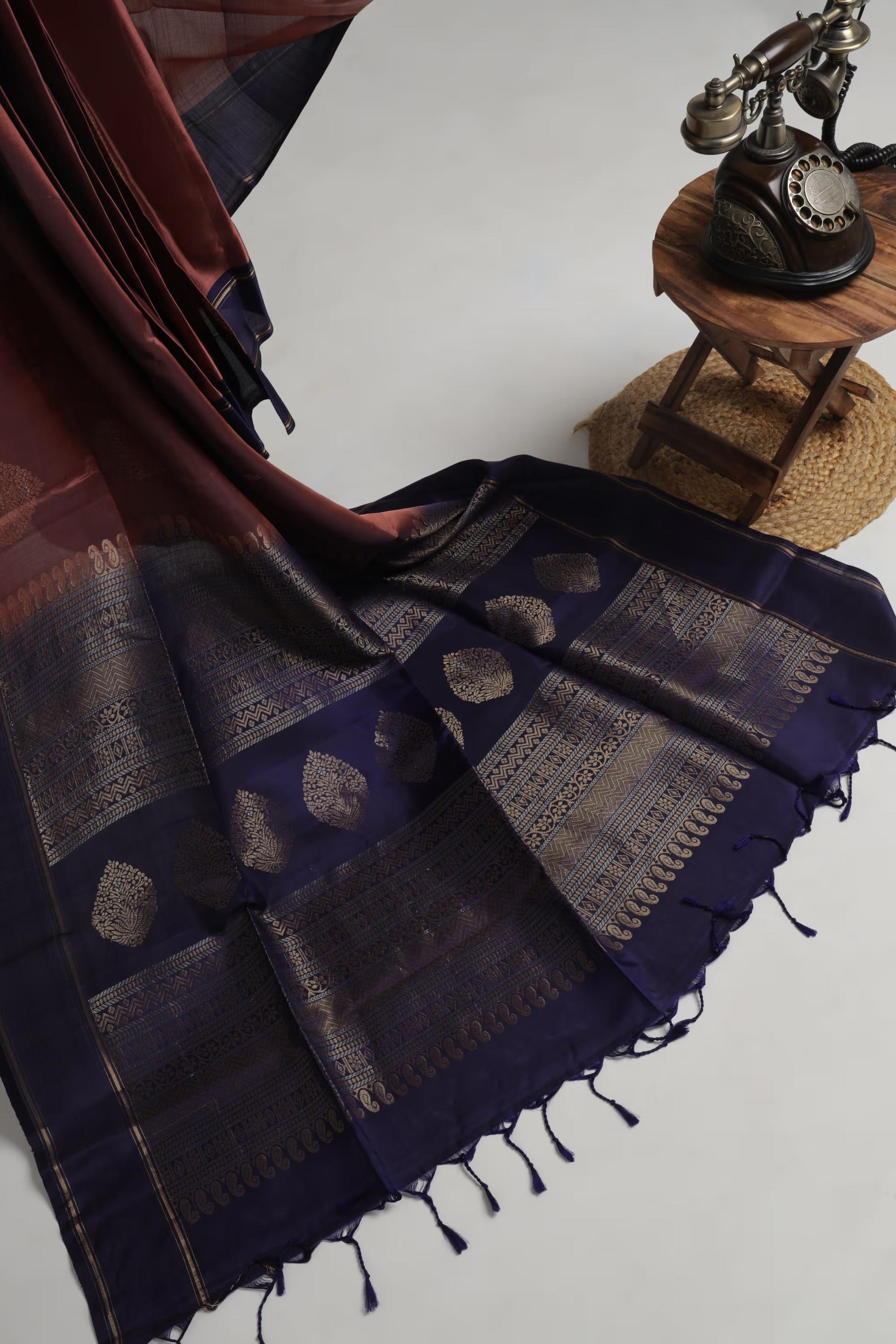 Handloom Maheshwari silk saree in Rust and Navy Blue 5 - Rust with Navy  Blue Maheshwari silk saree