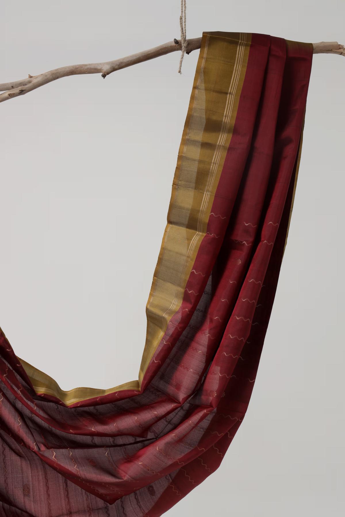 Handloom Maheshwari silk saree in Maroon and rustic gold view 3 - Maroon and rustic gold Maheshwari silk saree