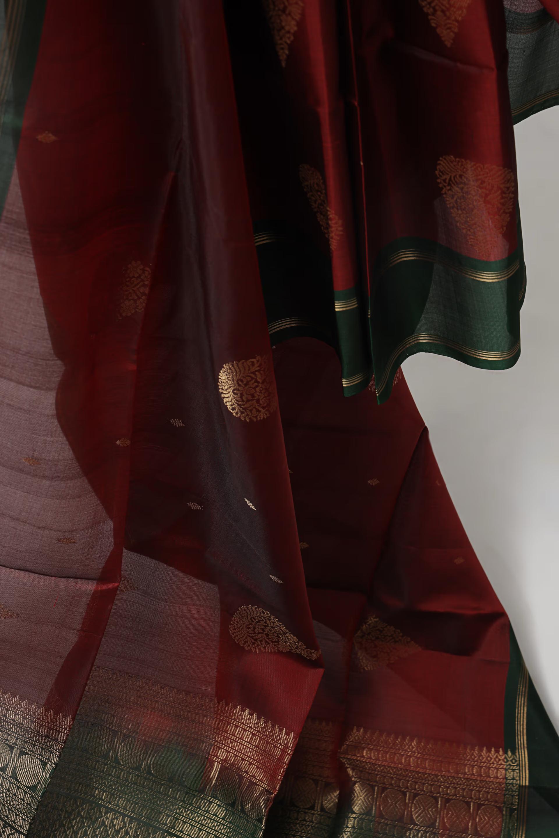 Handloom Maheshwari silk saree in deep Maroon and Dark Green 4 - Deep Maroon and green Maheshwari silk saree