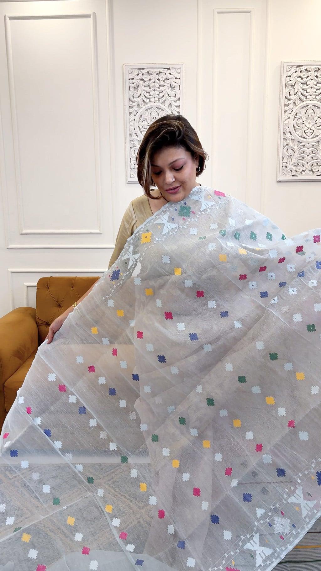 Handloom Dhakai Jamdani saree in Ice Blue view 2 - Ice Blue Pure Cotton saree