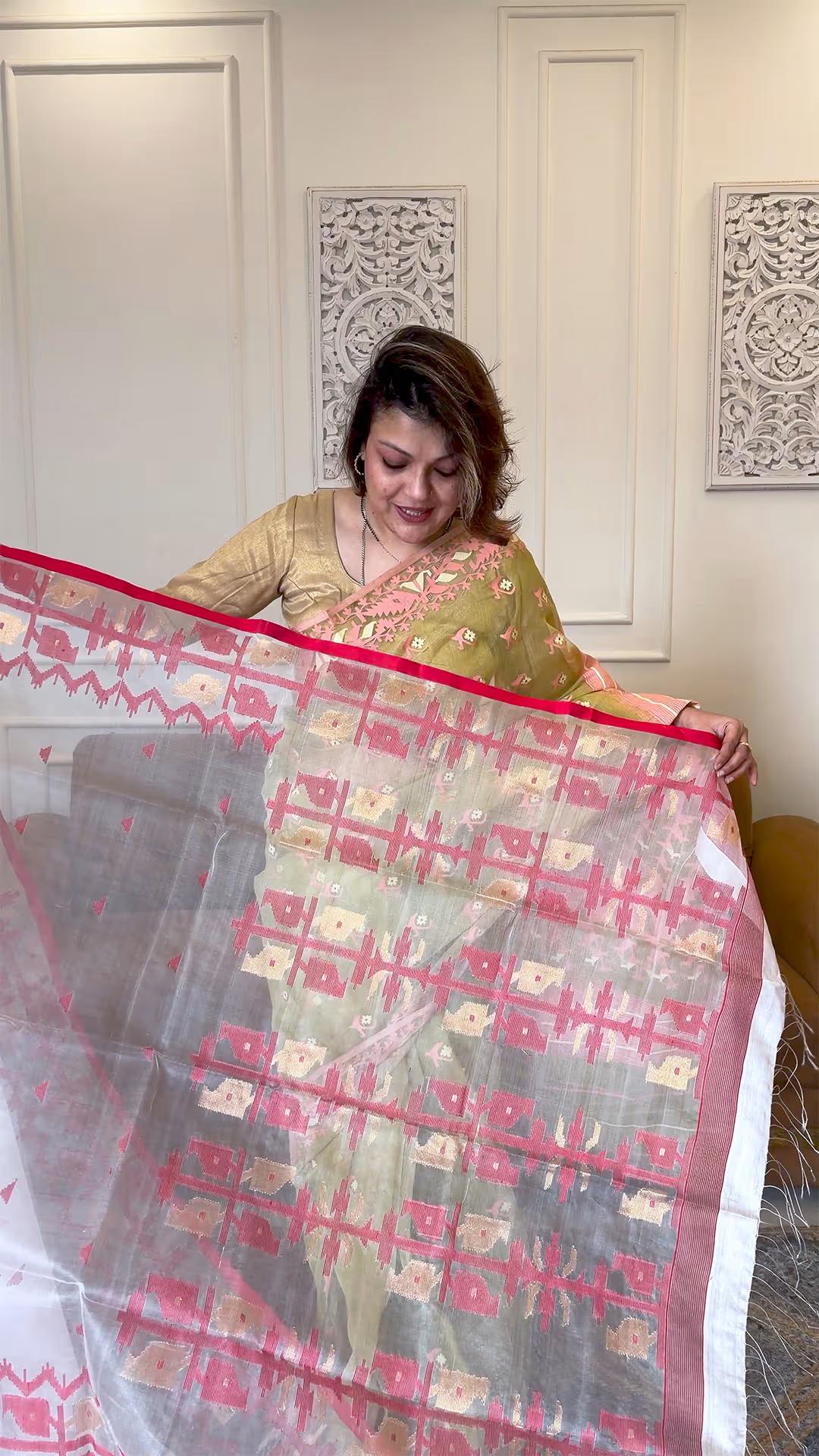 Handloom Pure Muslin silk Jamdani in White and Red - Yarn Dyed Saree view 5 - White & Red Muslin silk saree