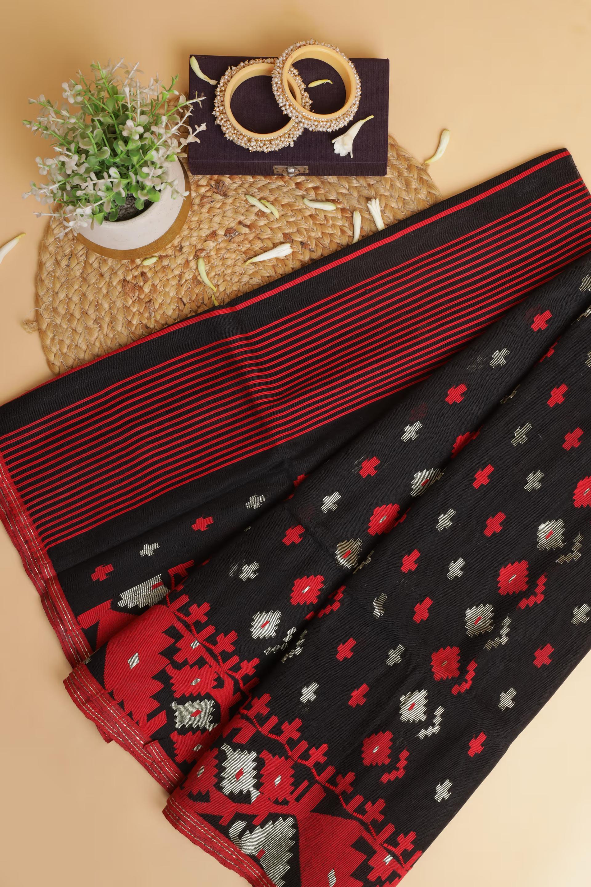 Handloom Dhakai Jamdani saree in Black and Red - Blouse piece not included 5 - Black and Red Pure Jamdani cotton saree
