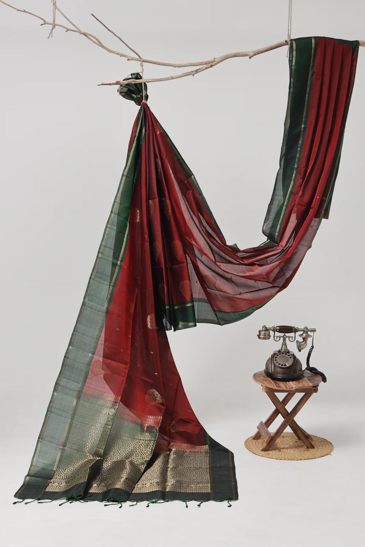 Handloom Maheshwari silk saree in deep Maroon and Dark Green view 2 - Deep Maroon and green Maheshwari silk saree