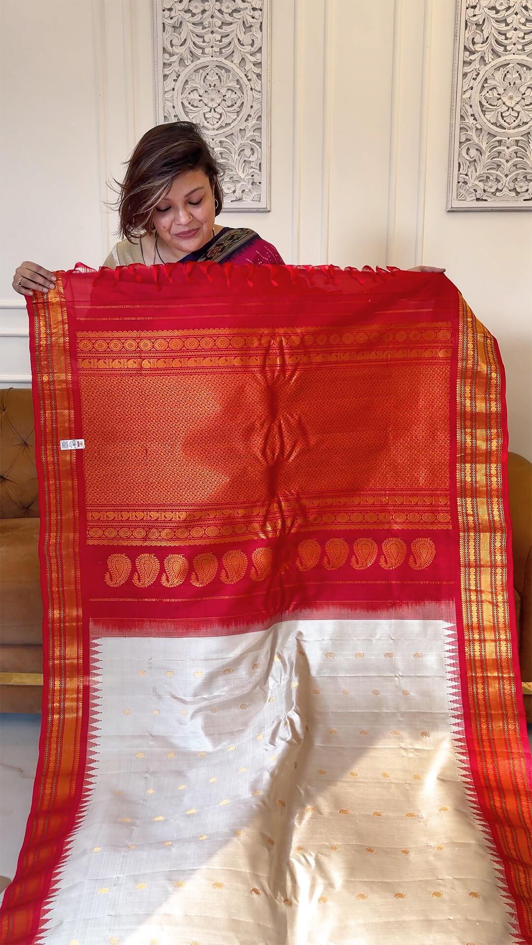 Handloom Pure Silk Gadwal in Ivory and Red view 3 - Ivory and Red Pure Silk Gadwal saree